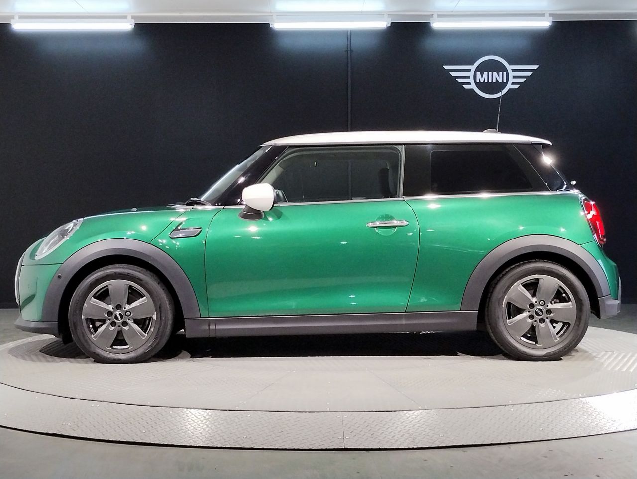 MINI Cooper F56 RHD