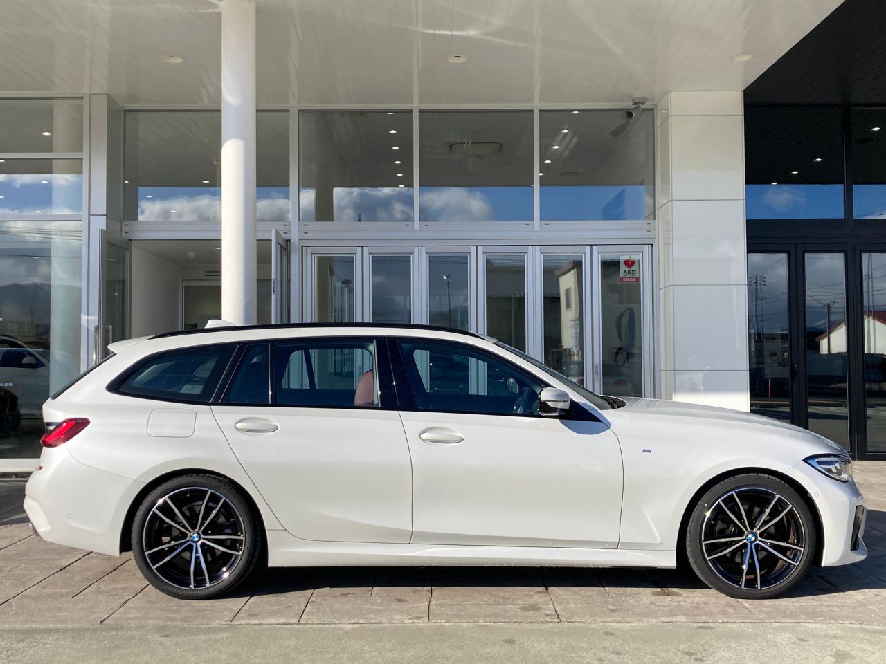 G21 320i RHD