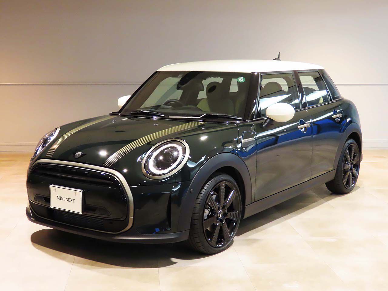 MINI COOPER 5 DOOR RESOLUTE EDITION.