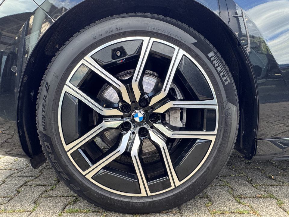 BMW 740