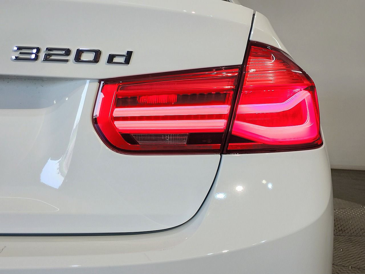 320D SEDAN RHD