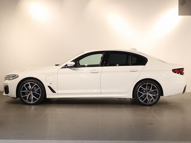 530e Sedan RHD