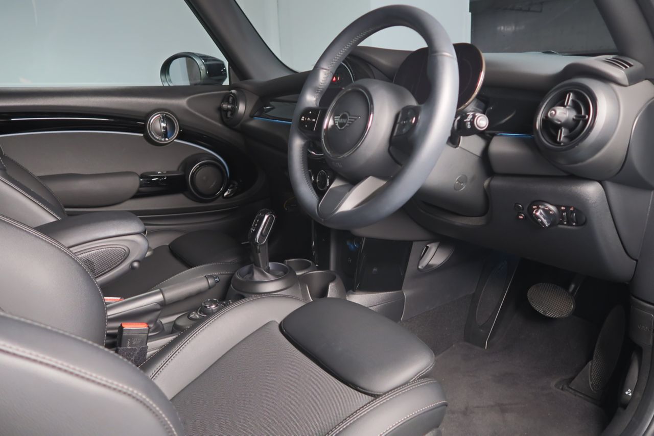 MINI Cooper F56 RHD