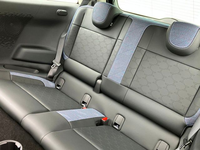 J01 MINI Cooper E