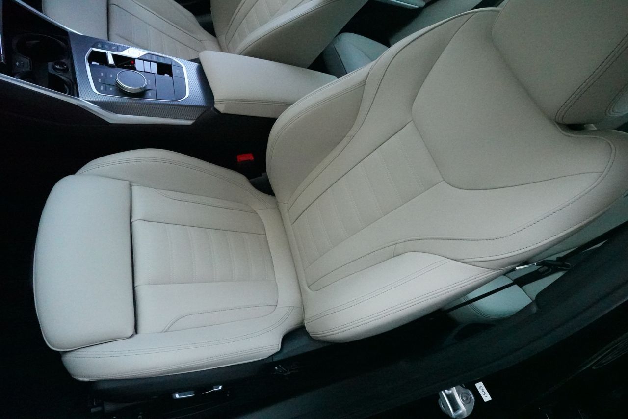 320d xDrive Berline RHD