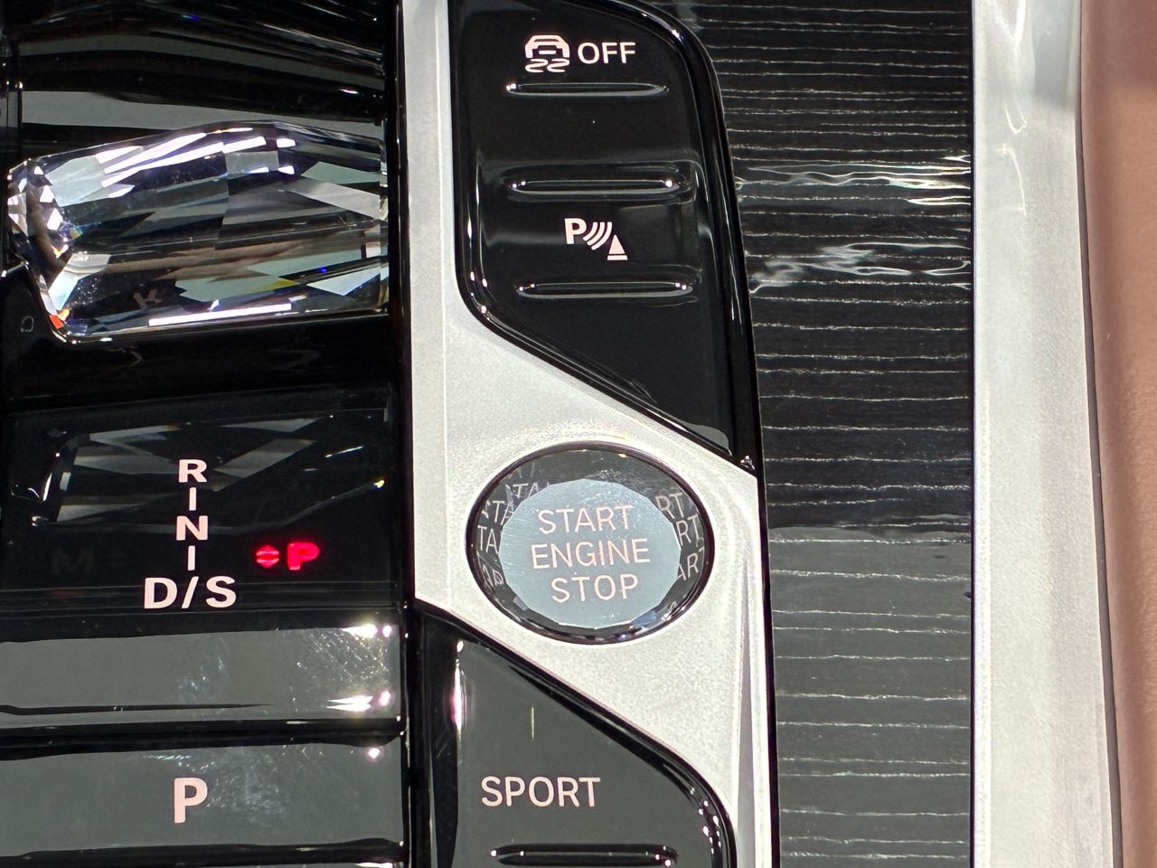X6 M60i xDrive RHD