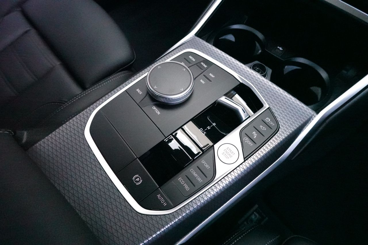 320d xDrive Berline RHD