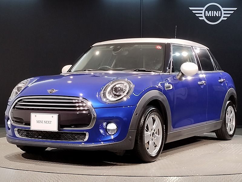 THE NEW MINI COOPER D 5 DOOR.