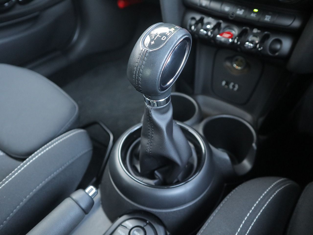 F56 COOPER S D(AT)
