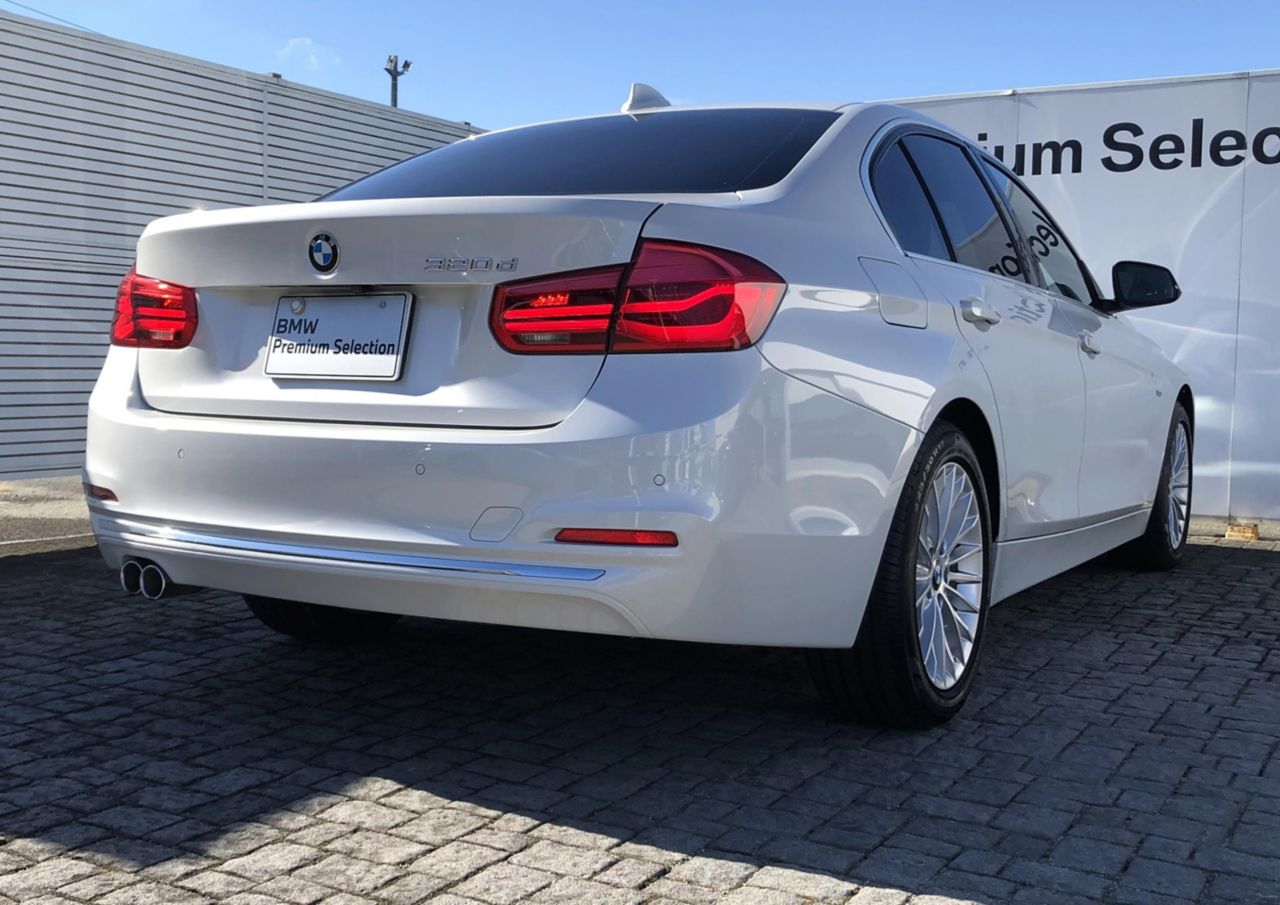 320D SEDAN RHD