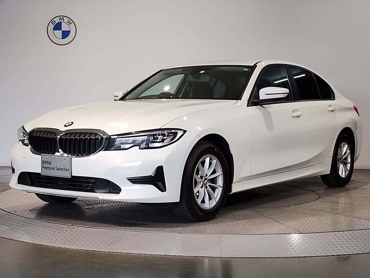 320i
