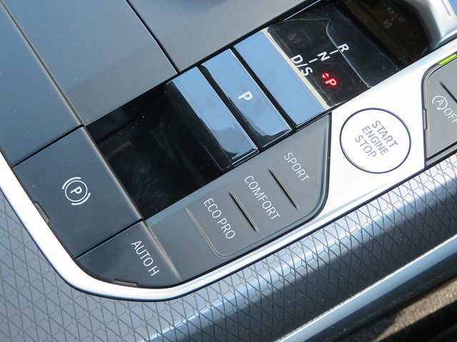 320d xDrive Berline RHD