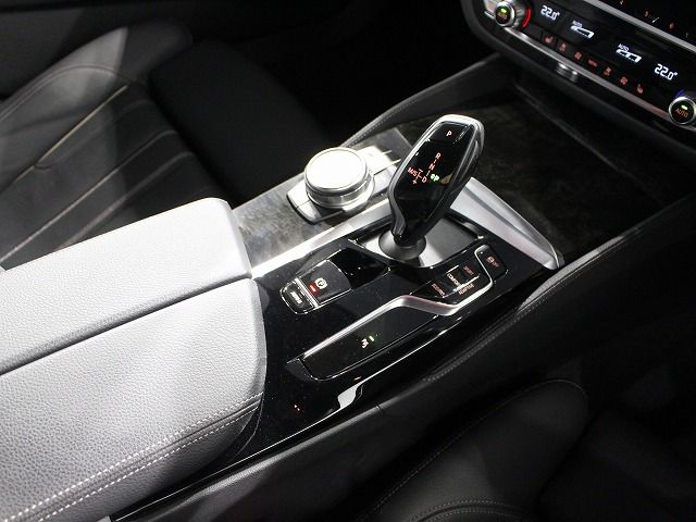 520d xDrive Touring RHD
