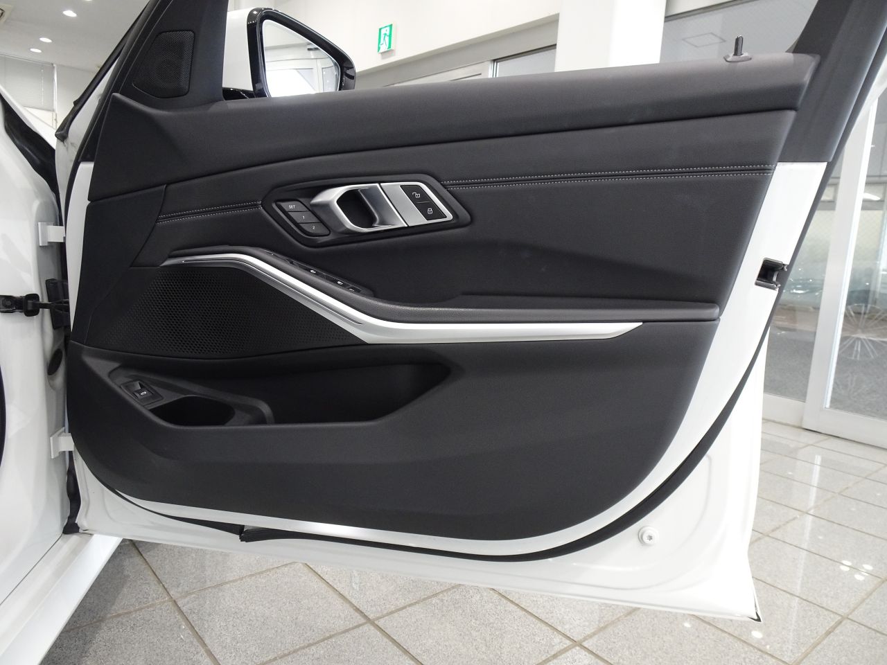 G21 320i RHD