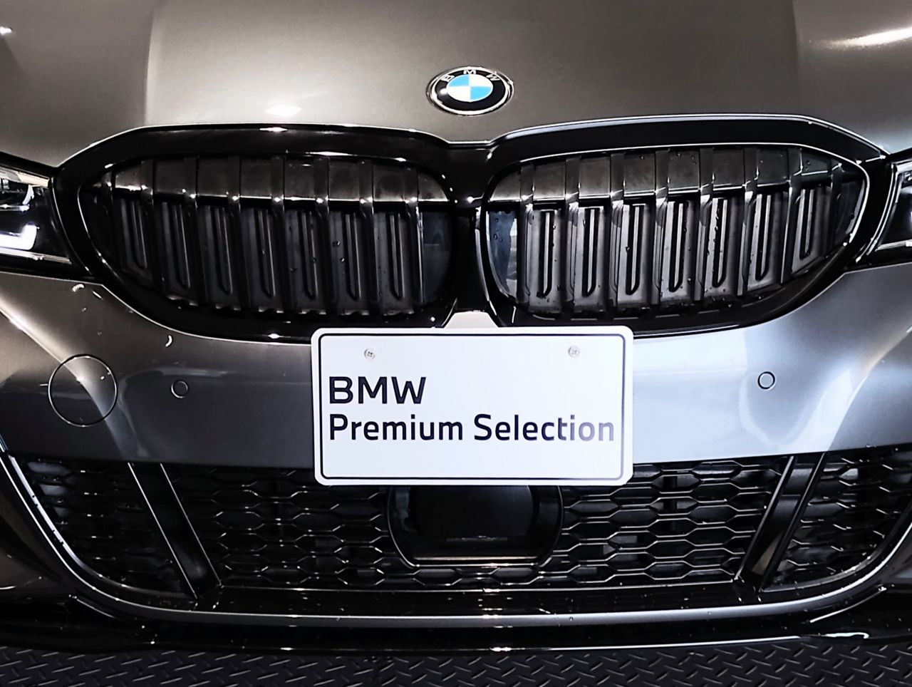 320i Sedan RHD
