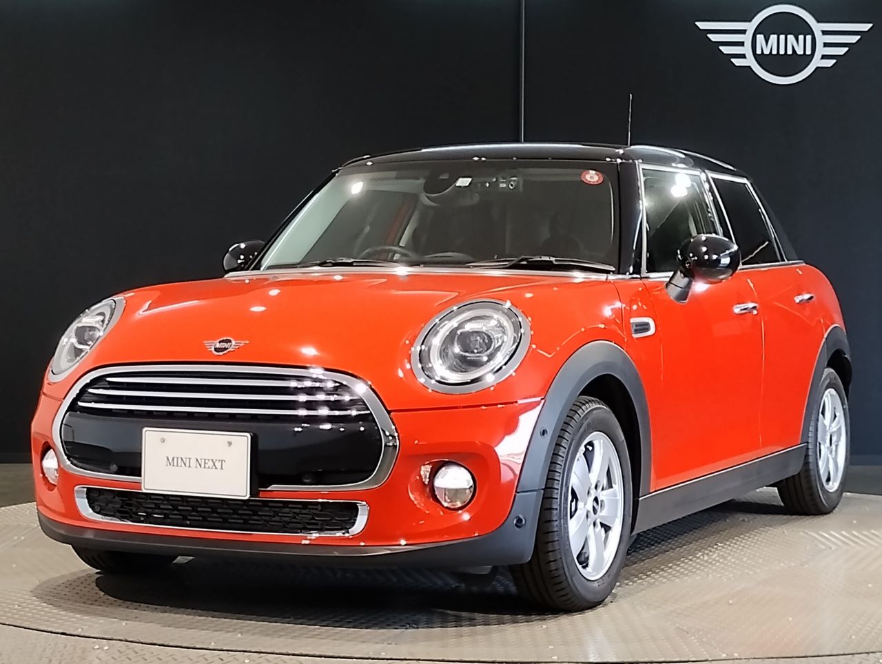 THE NEW MINI COOPER D 5 DOOR.