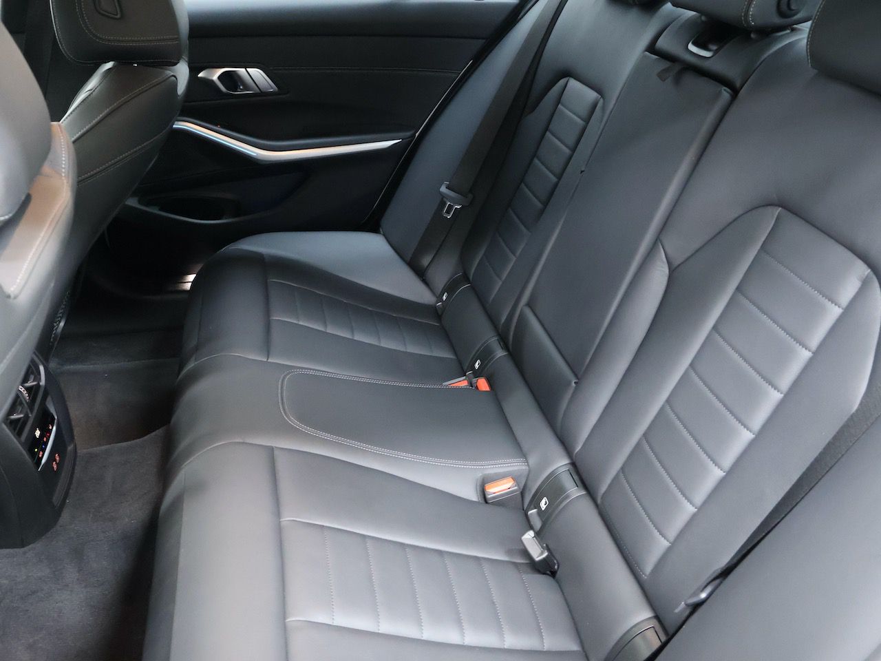 G20 330e Saloon RHD
