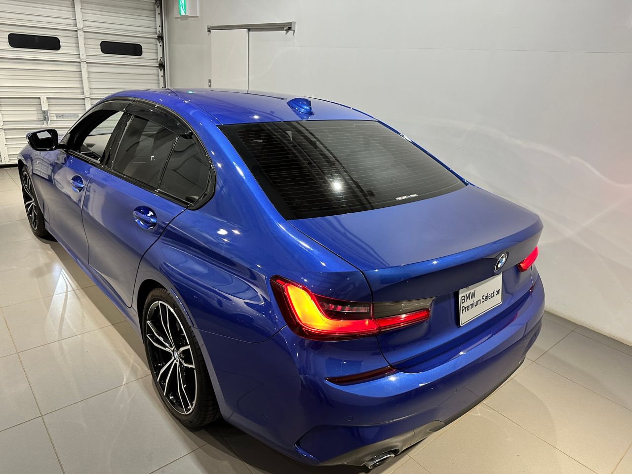 320i Sedan RHD