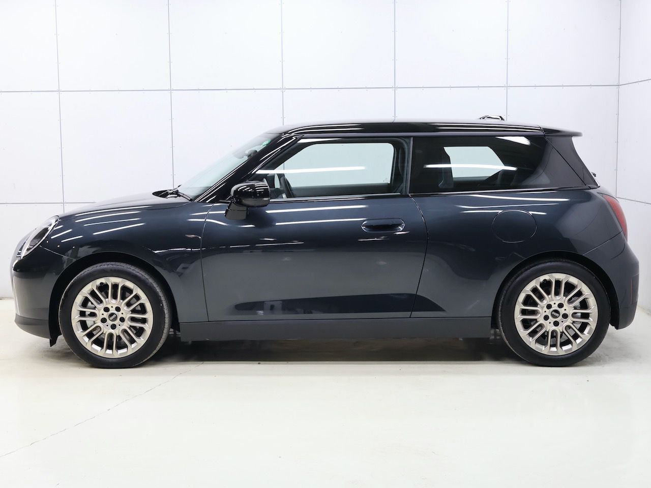 J01 MINI Cooper SE