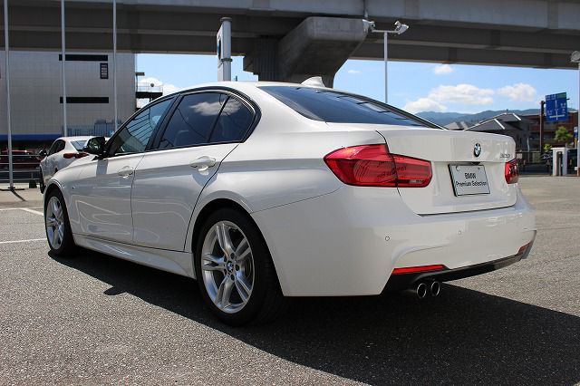 320I SEDAN RHD
