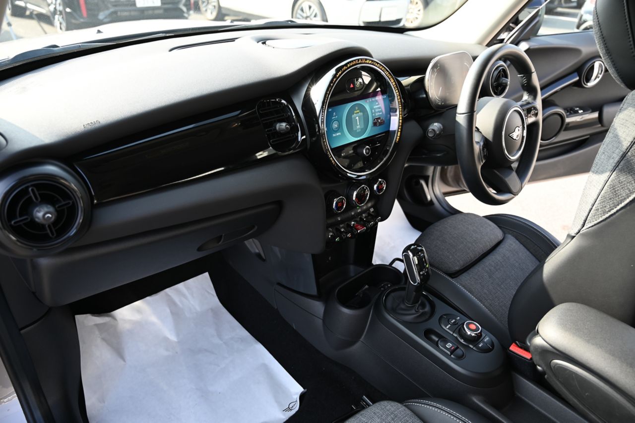 MINI Cooper F56 RHD