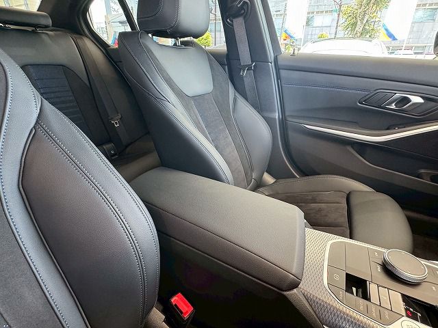 320d xDrive Berline RHD