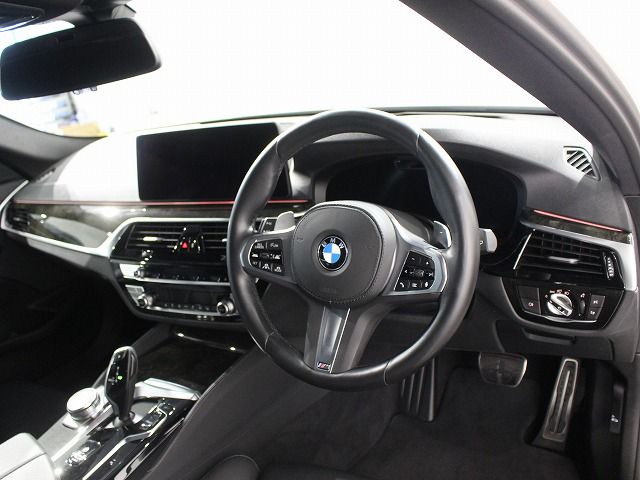 520d xDrive Touring RHD