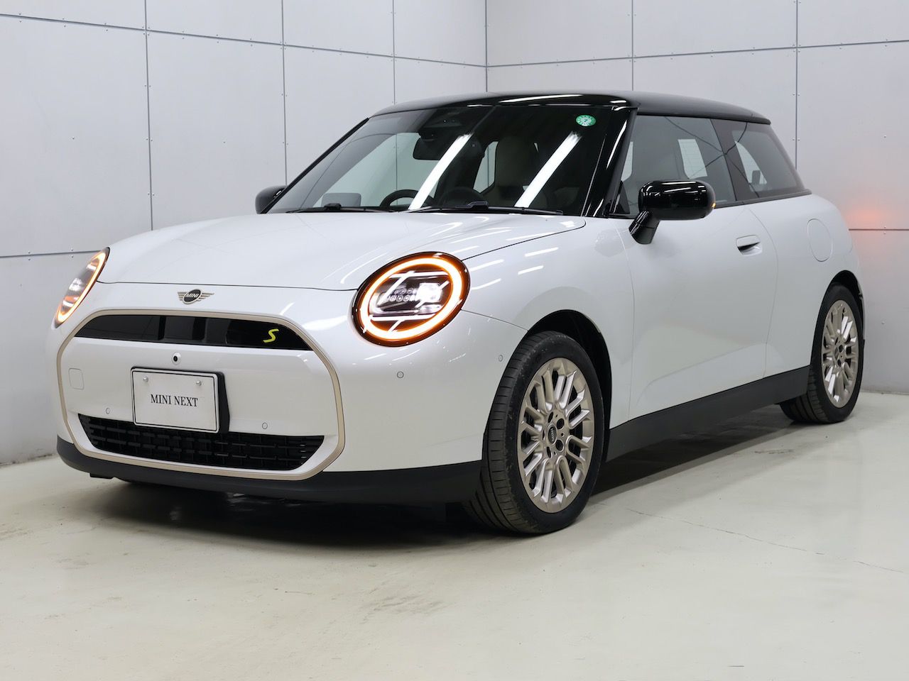 THE NEW ALL-ELECTRIC MINI COOPER SE