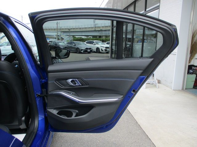 320d xDrive Berline RHD