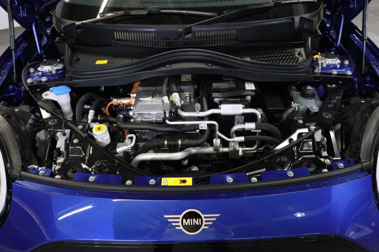 J01 MINI Cooper E