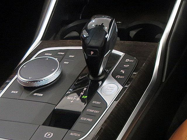 G20 320d xDrive RHD Saloon