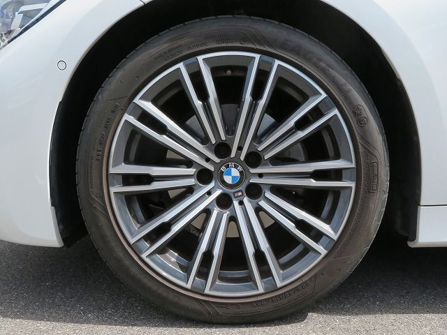 G20 320d xDrive RHD Saloon