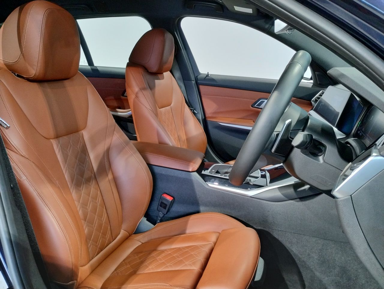 G21 330i Touring RHD