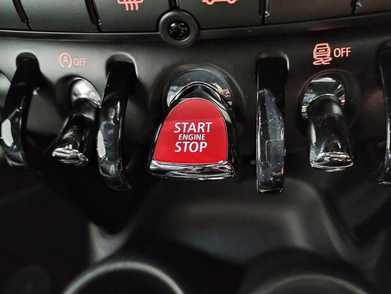 F55 COOPER S D(AT)