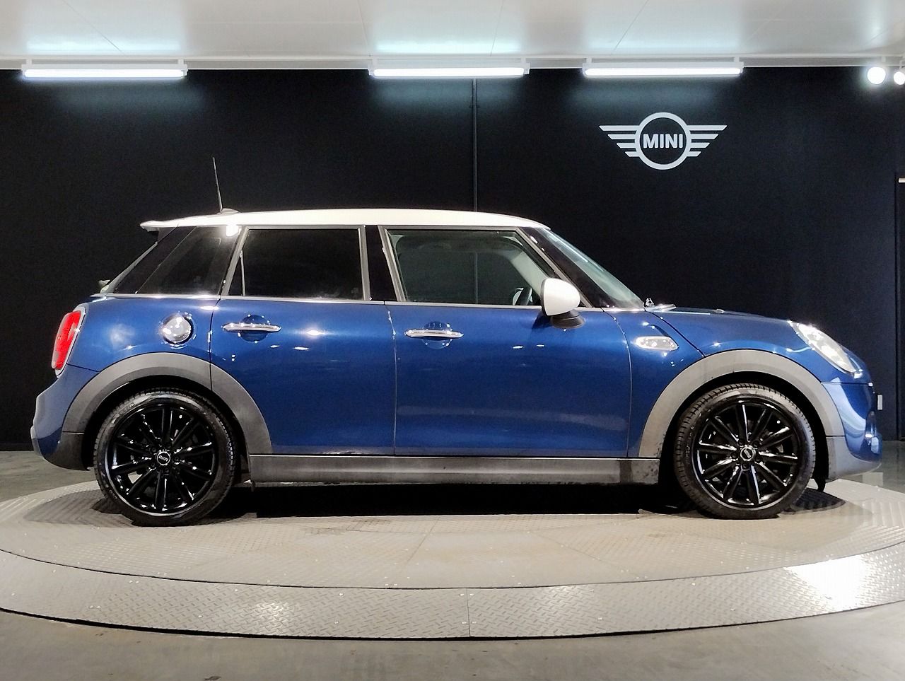 F55 COOPER S D(AT)