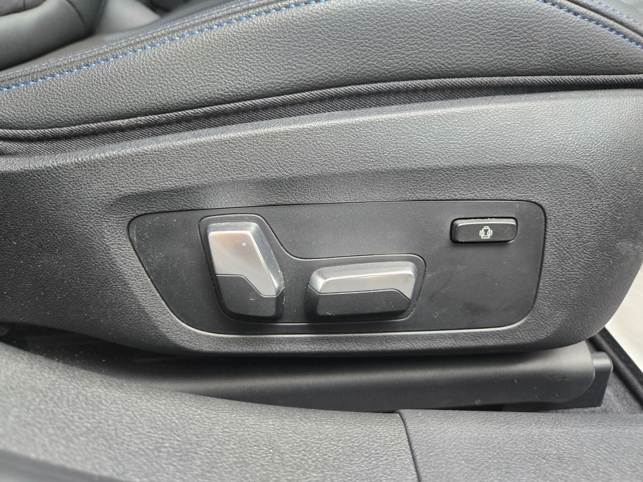 G20 320d xDrive RHD Saloon