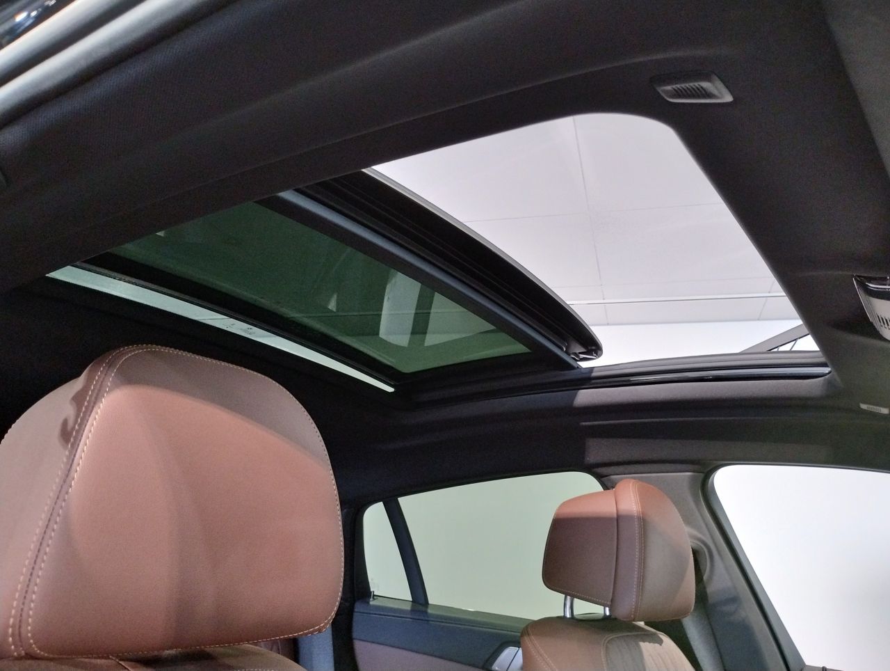 X6 M60i xDrive RHD