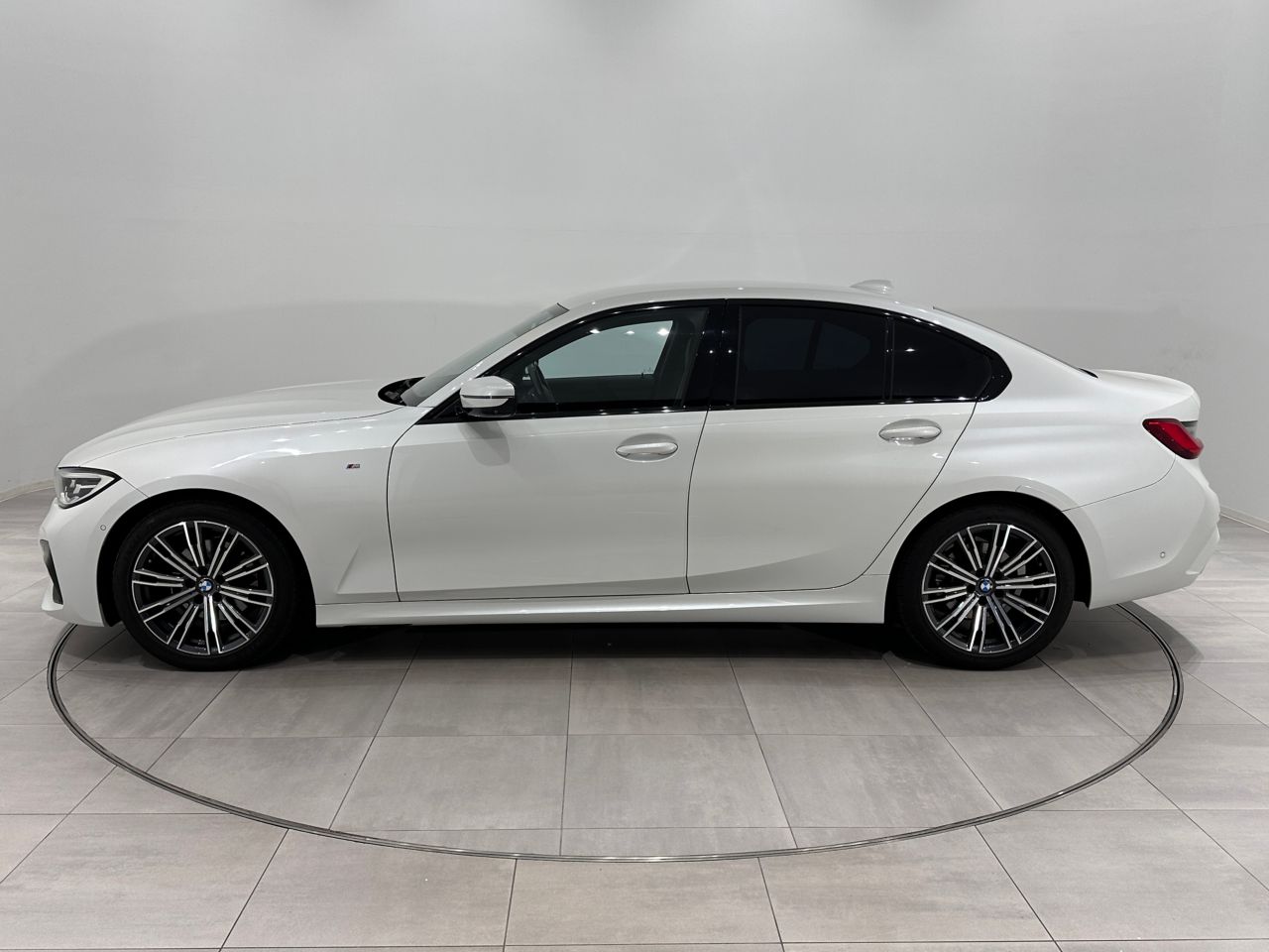 G20 320d xDrive RHD Saloon