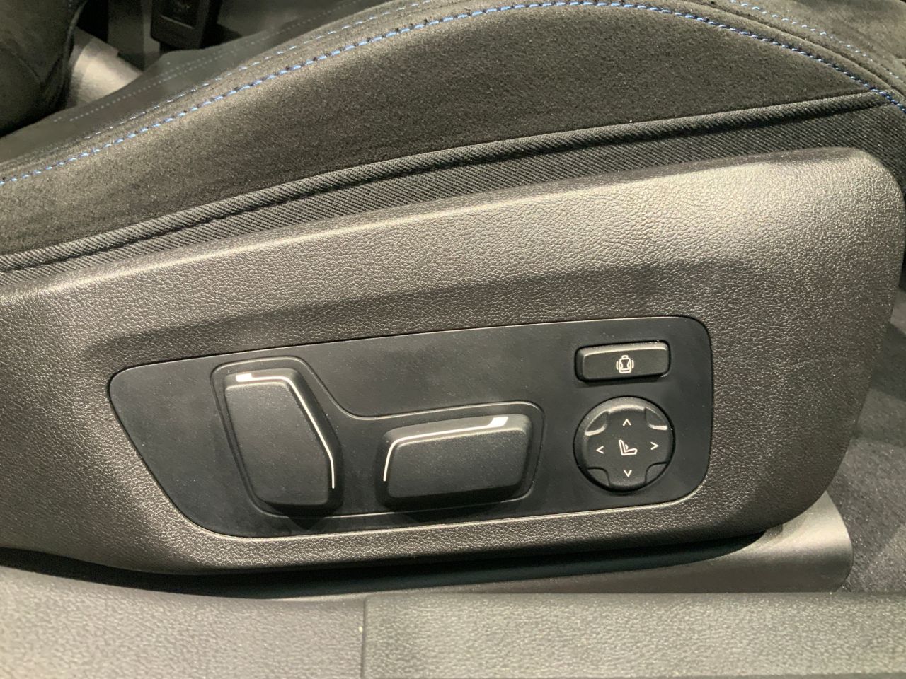 320d xDrive Berline RHD