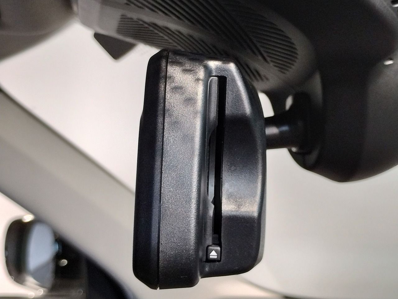 J01 MINI Cooper E