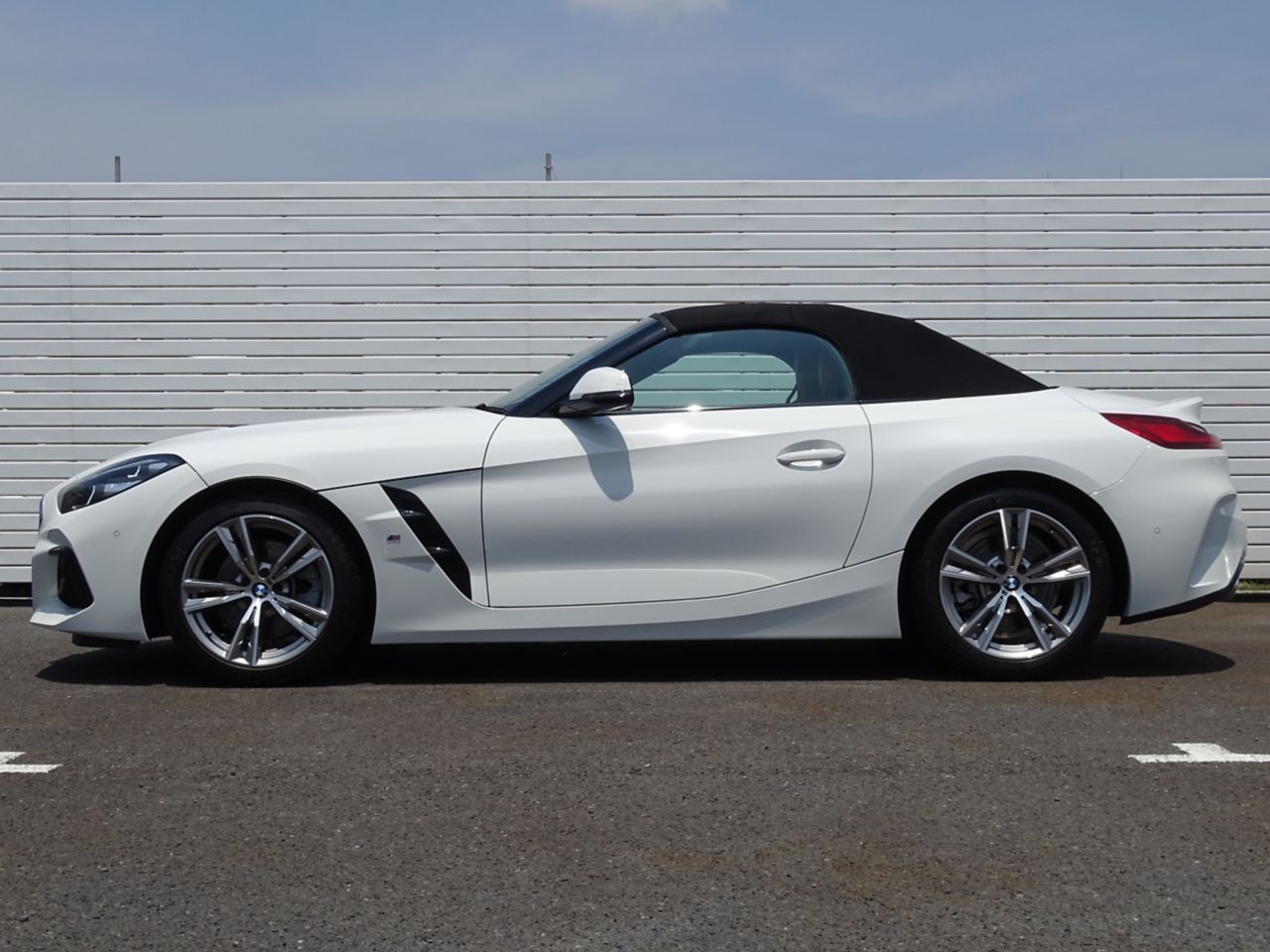 G29 z4 sDrive20i RHD