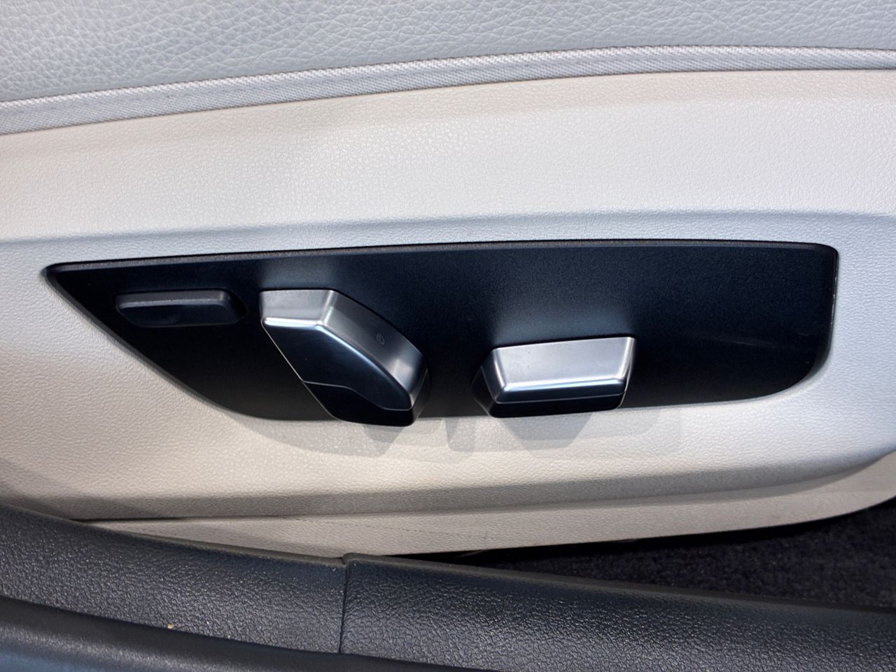 520d xDrive Sedan RHD