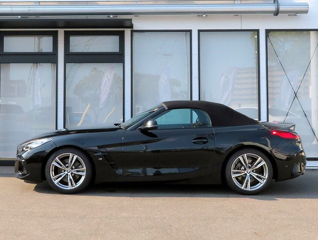 G29 z4 sDrive20i RHD