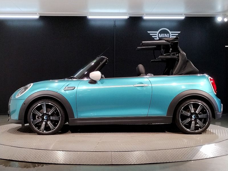 MINI Cooper S Convertible RHD