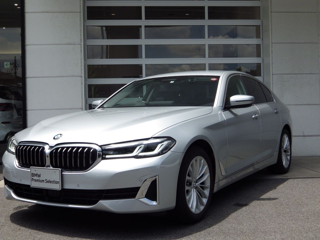 523d xDrive Luxury