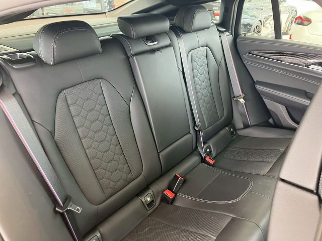 X4 M RHD