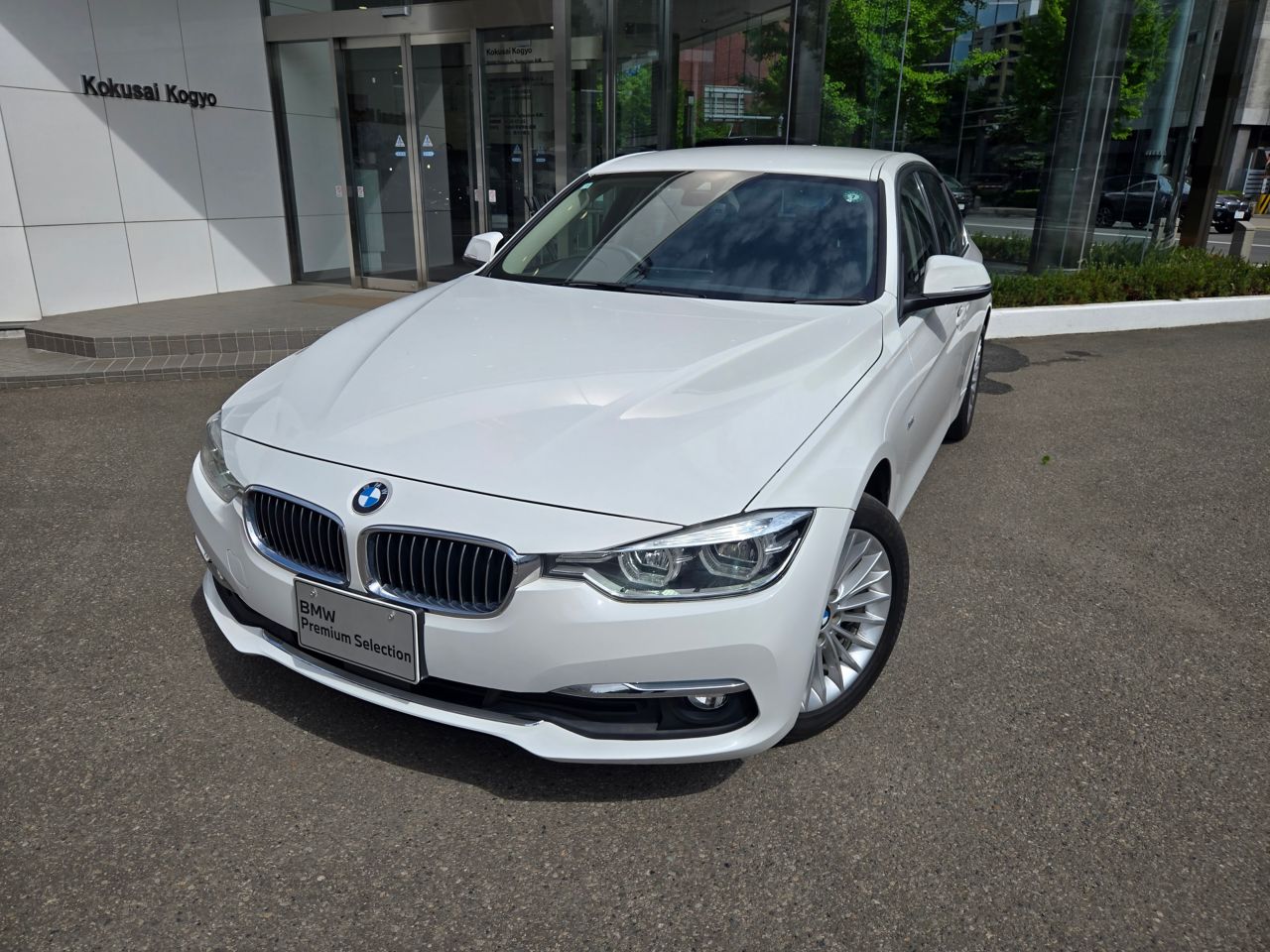 320I XDRIVE SEDAN RHD