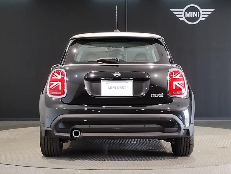 MINI Cooper F56 RHD