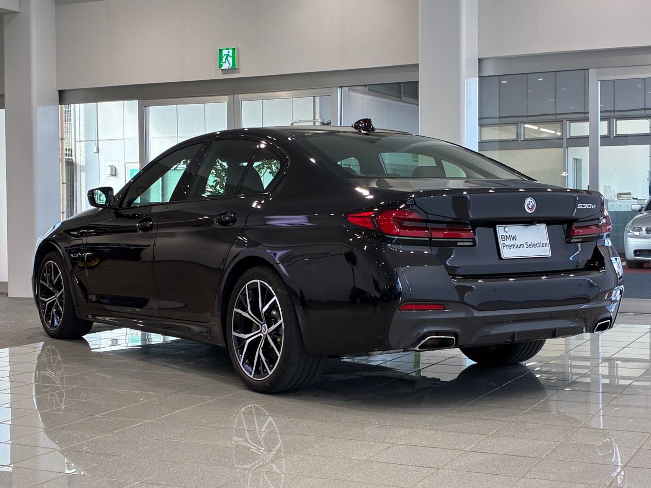530e Sedan RHD