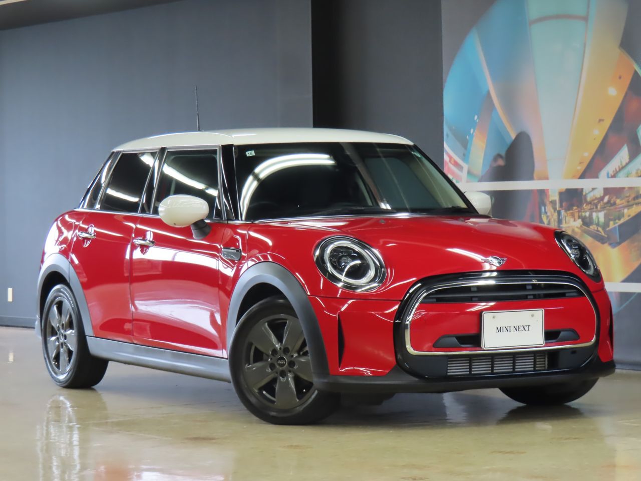 THE NEW MINI COOPER D 5 DOOR.